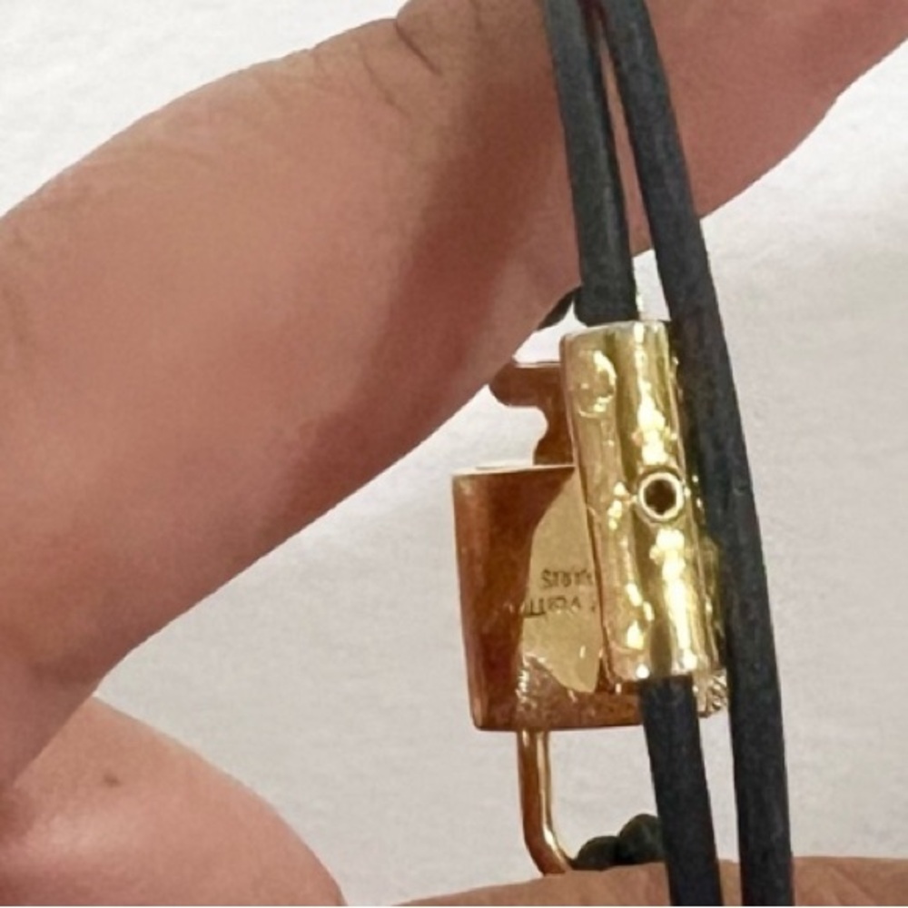 🔥Rare🔥 Louis Vuitton LV Padlock Charm Bracelet Black Golden - Picture 5 of 6